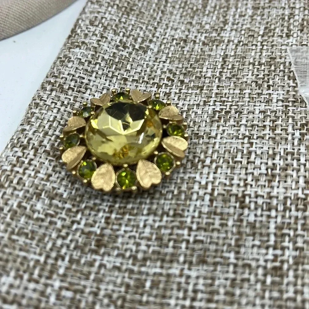 Vintage Avon Gold-Tone Flower Pin with Citrine & Peridot Rhinestones